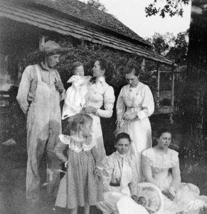 The Wade family. Schreiberhill, near Moorefield, Arkansas. July 1900.