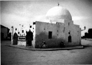 Mausoleum with two squatting figures. Tunisia. 1905.