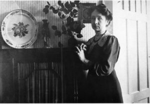 Münter in the apartment she shared with Kandinsky in Ainmillerstrasse 36, Munich. 1913.